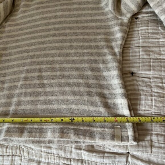 Mountain Hardwear Wool Blend Ski Sweater Base Layer Warm Cozy Striped Women’s M - Picture 10 of 11